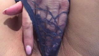 Її кицьці потрібен член. Крупним планом