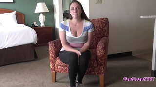 ���ెద్ధ రొమ్ములు మిల్ఫ్ sucks and fucks లో రెండు అబ్బాయిలు ఆడిషన్