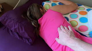 Tēvs kļūst pameita pamostoties no rīta ar viņa milzīgo peni