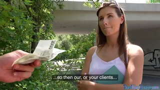 ���ානය පාර්ක් මගුලක්ද සමග හුරුබුහුටි යුරෝපීය ආධුනික