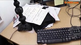 వాసి చేసిన ఒక ఒప్పందం తో సెక్సీ వ్యాపార మహిళ ఆమె కోసం డబ్బు