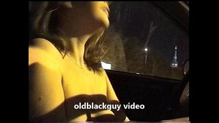 Oldblackguy పడుతుంది డెబ్బీ flashing naked in public