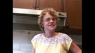 Мій член не може встояти перед непереборною привабливістю зрілої шлюхи! Випуск 8