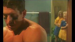 Гарячі чірлідерши Келлі Кокс і Ейпріл трахаються в роздягальні